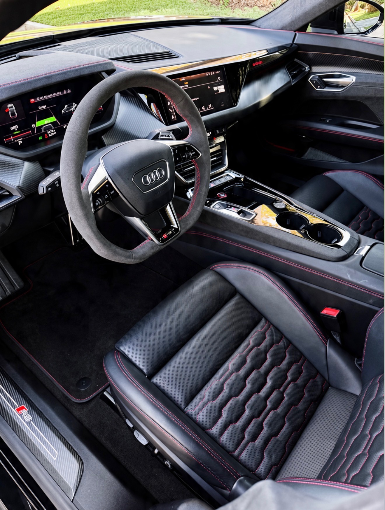 Used 2022 Audi RS e-tron GT AWD/4WD image 23