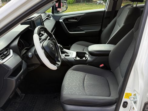Used 2021 Toyota RAV4 XLE AWD/4WD image 14