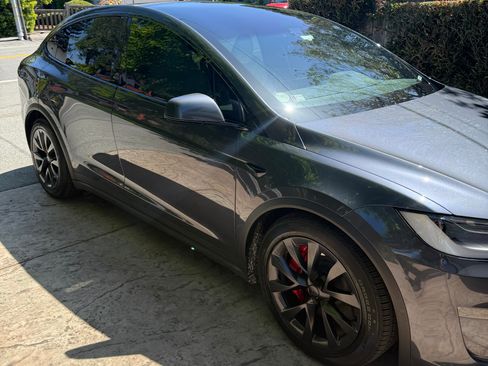 Used 2023 Tesla Model X Plaid image 4