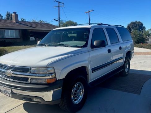 Used 2001 Chevrolet Suburban 2500 LS w/ LS Preferred Equipment Group image 2