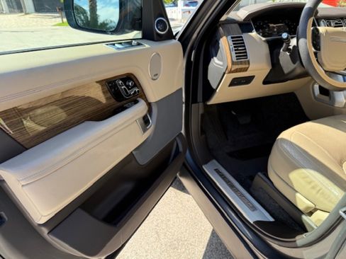 Used 2019 Land Rover Range Rover HSE image 8