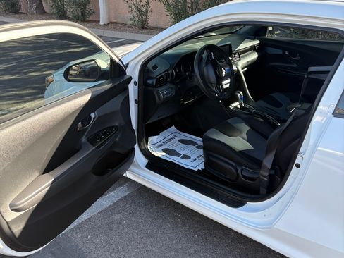 Used 2020 Hyundai Veloster 2.0 image 14