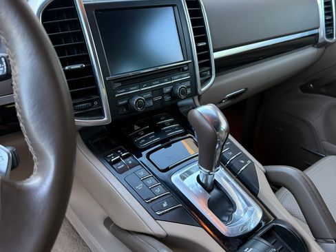 Used 2014 Porsche Cayenne Diesel Platinum Edition AWD/4WD image 12