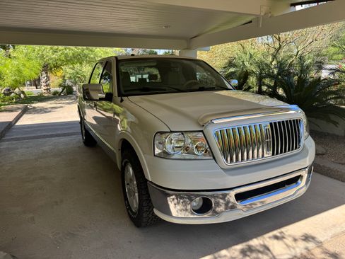 Used 2006 Lincoln Mark LT 2WD image 2