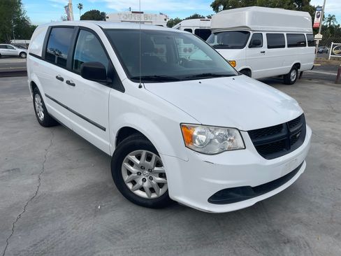 Used 2015 RAM C/V Tradesman image 2