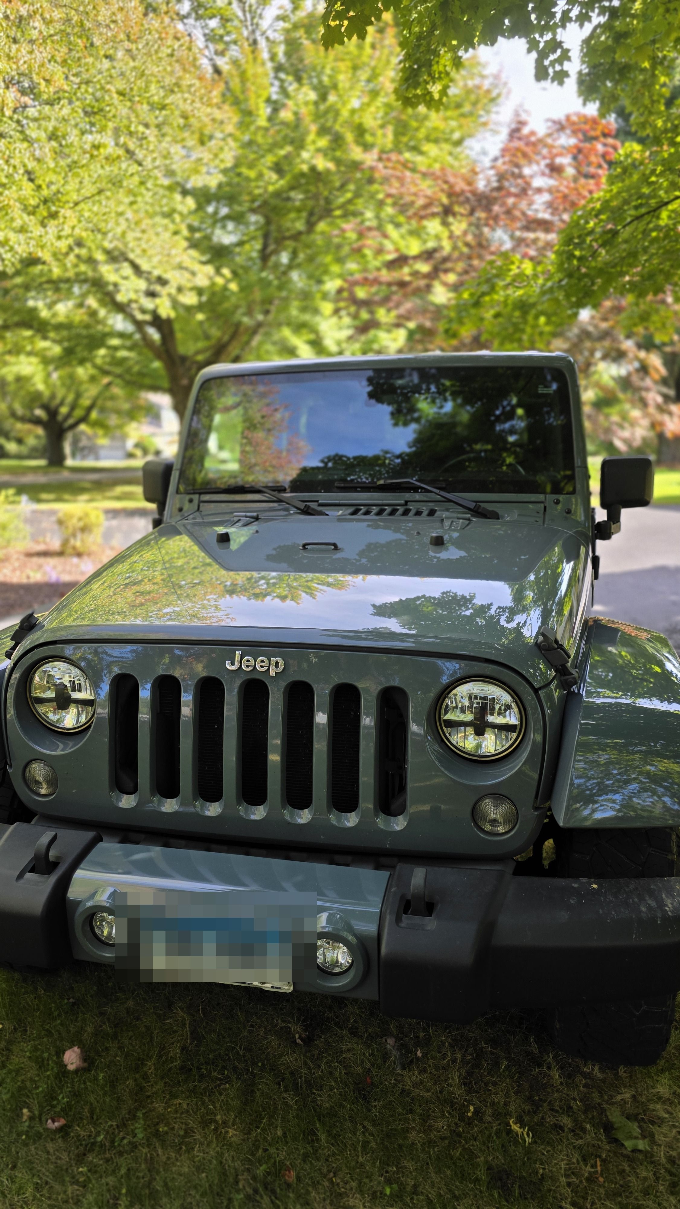 Used 2015 Jeep Wrangler Unlimited Sahara w/ Connectivity Group AWD/4WD image 6