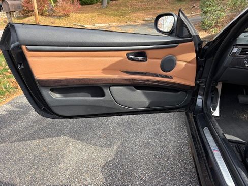 Used 2013 BMW 335i Convertible image 2