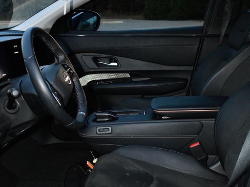 Used 2023 Nissan Ariya FWD image 11