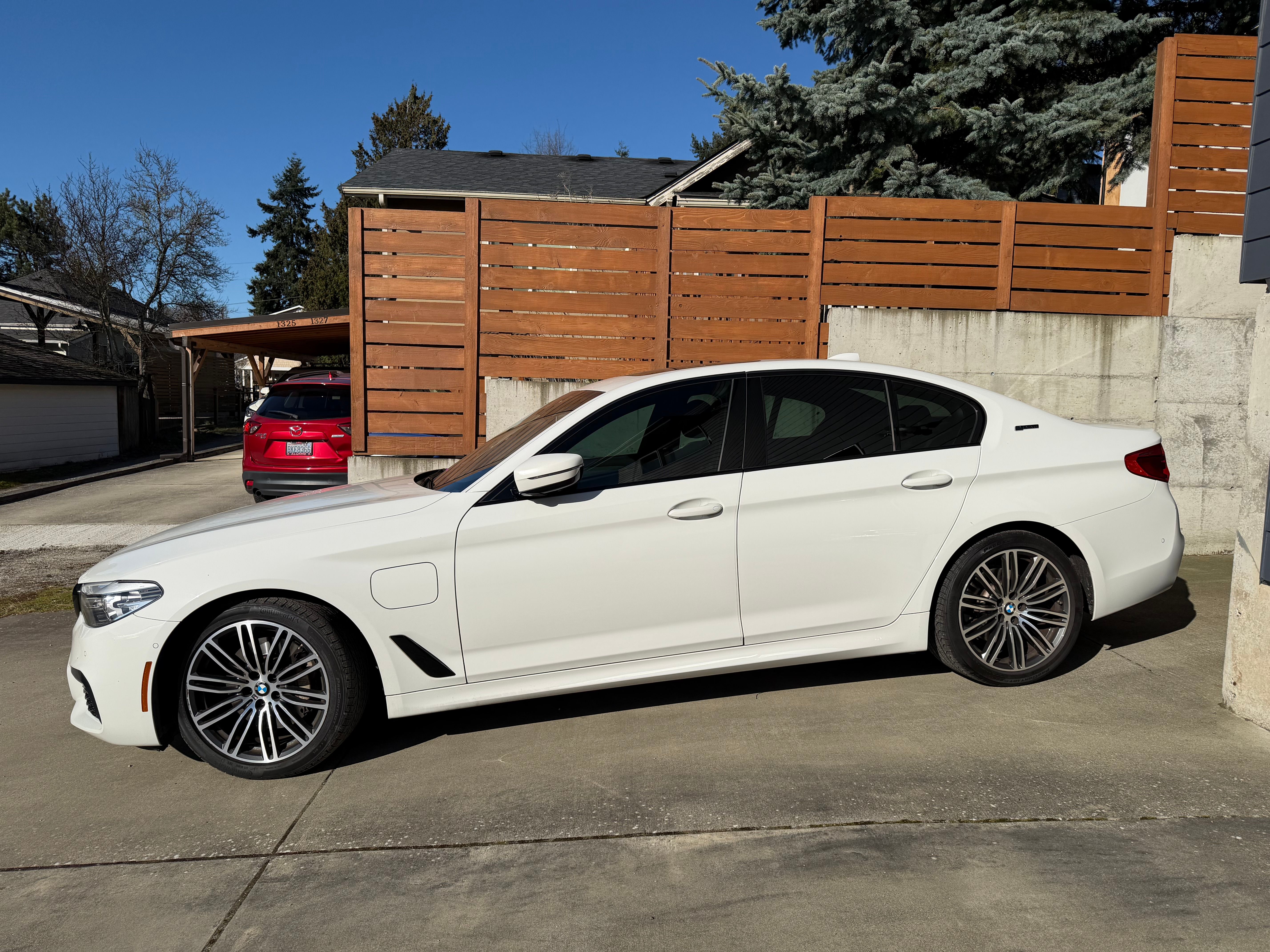Used 2019 BMW 530e w/ M Sport Package RWD image 2