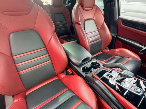 Used 2020 Porsche Cayenne S AWD/4WD image 8