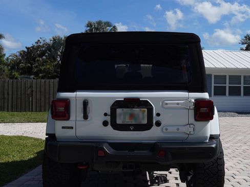 Used 2021 Jeep Wrangler Unlimited Rubicon AWD/4WD image 8