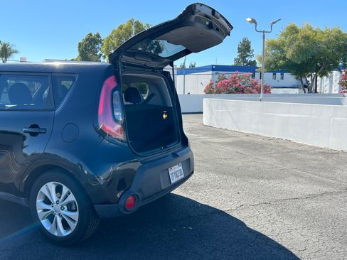 Used 2014 Kia Soul + image 10