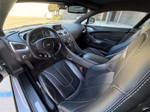 Used 2016 Aston Martin Vanquish Coupe 2D image 9