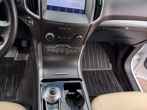 Used 2020 Ford Edge SE FWD image 14