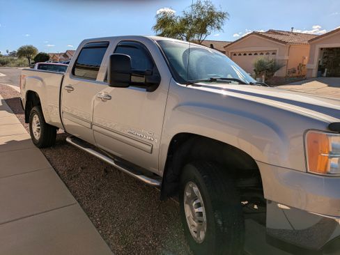 Used 2008 GMC Sierra 2500 SLT w/ Z71 Off-Road Package image 14