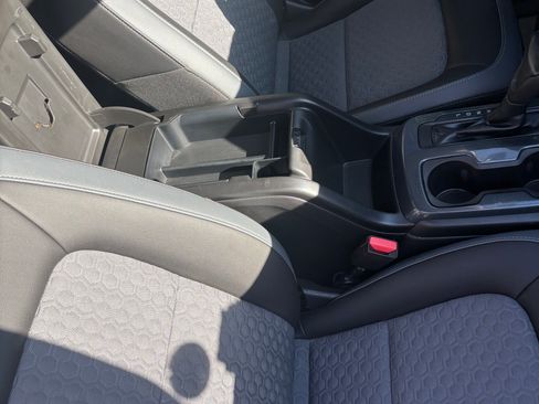 Used 2018 Chevrolet Colorado Z71 w/ Z71 Midnight Edition image 9