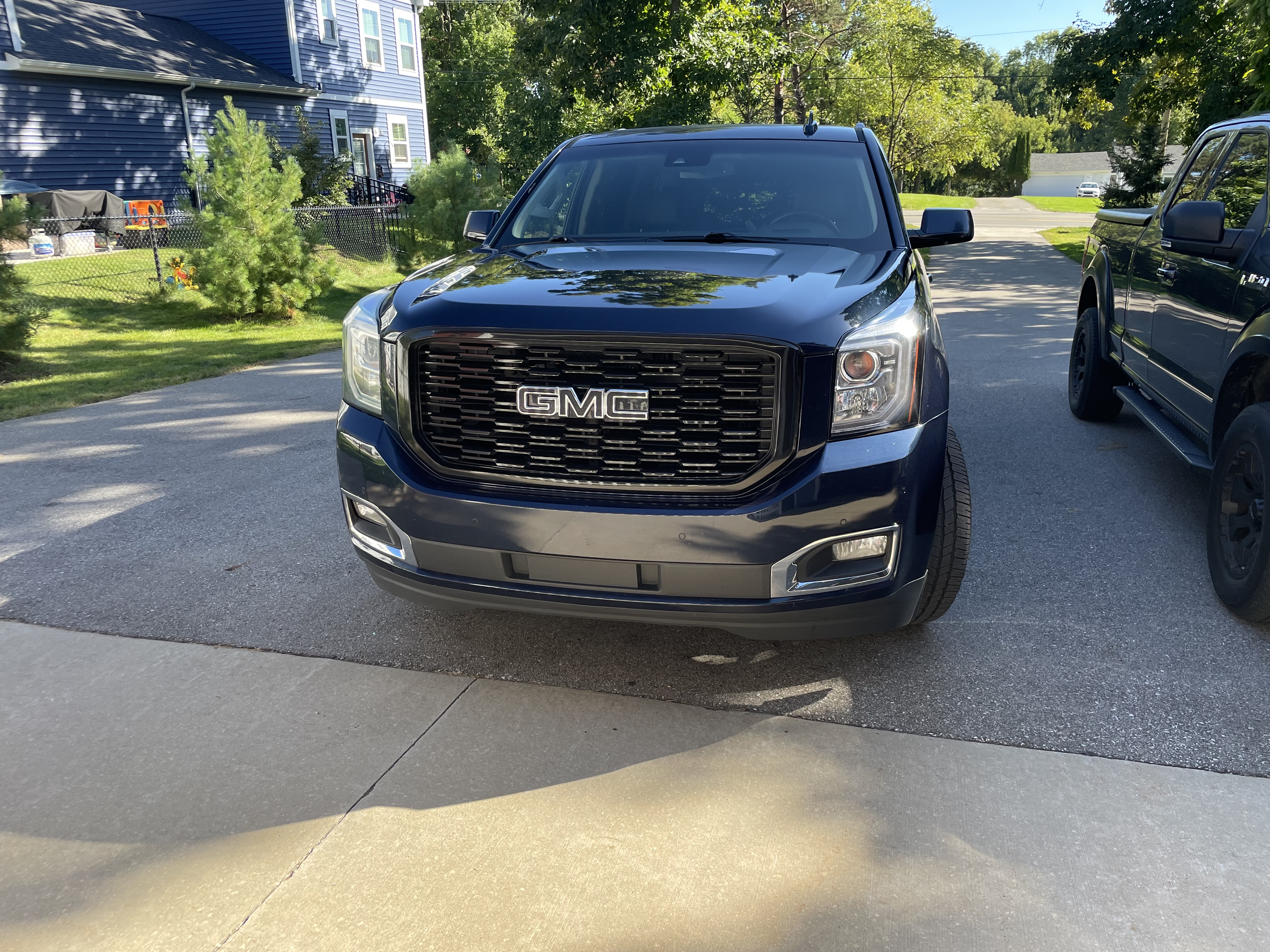 Used 2017 GMC Yukon Denali w/ Open Road Package AWD/4WD image 1