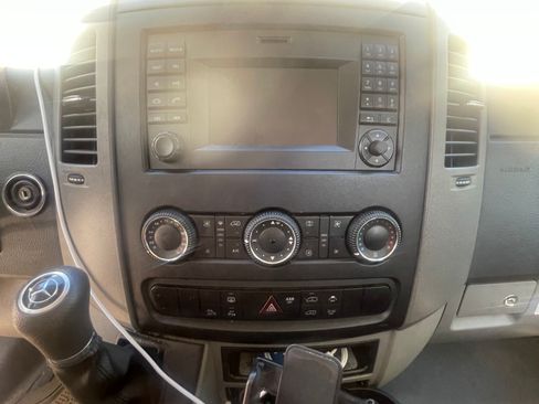 Used 2016 Mercedes-Benz Sprinter 2500 image 14