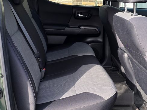 Used 2022 Toyota Tacoma TRD Off-Road w/ Technology Package image 16