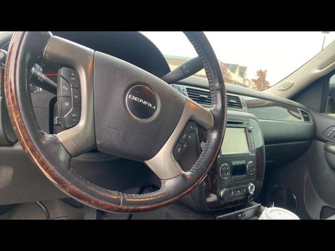 Used 2013 GMC Yukon Denali image 5