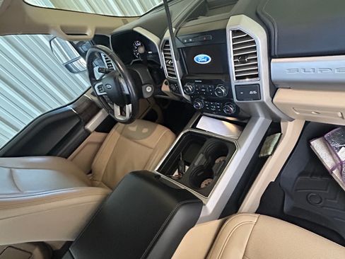 Used 2017 Ford F350 Lariat w/ Chrome Package image 10