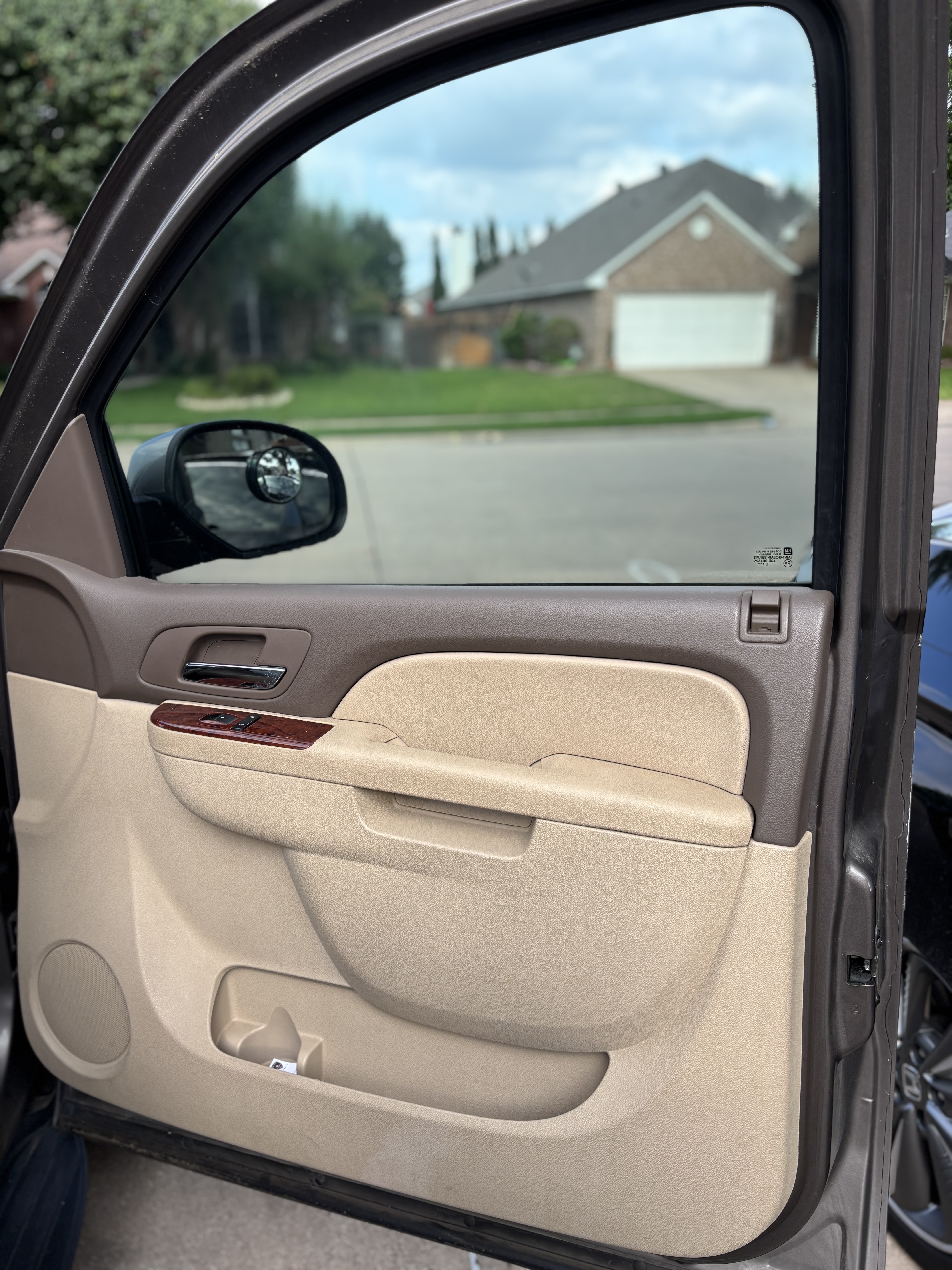 Used 2011 Chevrolet Tahoe LS w/ Convenience Package RWD image 11