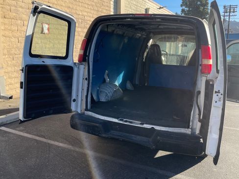 Used 2003 Chevrolet Express 2500 image 4