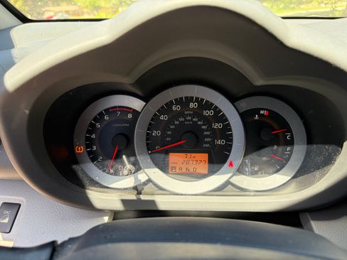 Used 2010 Toyota RAV4 Limited AWD/4WD image 2