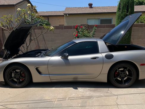 Used 2001 Chevrolet Corvette Coupe w/ Preferred Equipment Group2 image 1