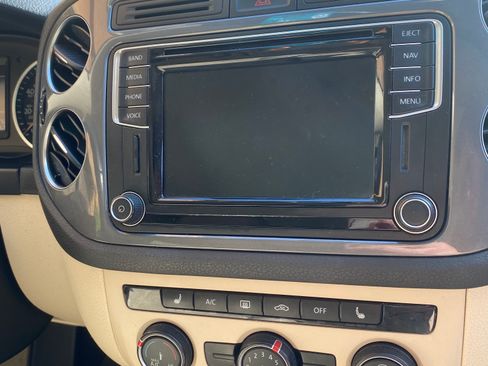 Used 2016 Volkswagen Tiguan SE image 8