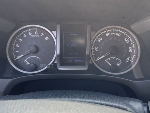 Used 2018 Toyota Tacoma SR5 RWD image 13
