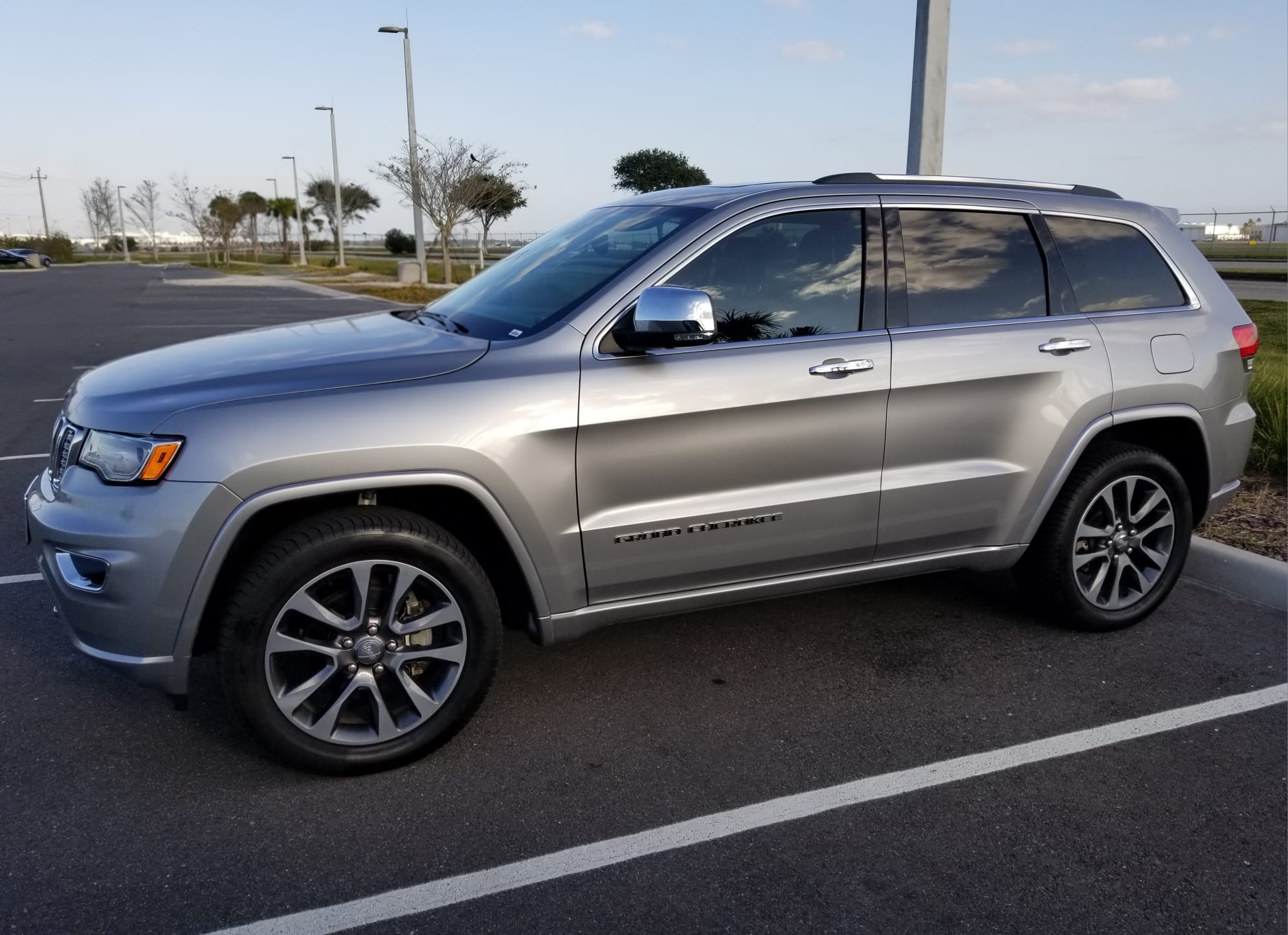 Used 2017 Jeep Grand Cherokee Overland w/ Trailer Tow Group IV RWD image 2