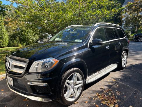 Used 2015 Mercedes-Benz GL 550 4MATIC image 1