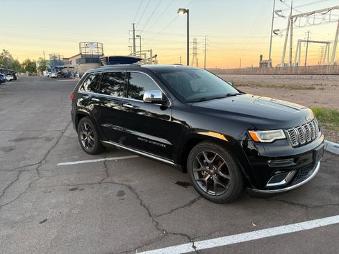 Used 2018 Jeep Grand Cherokee Summit image 4
