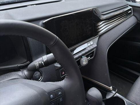 Used 2025 Toyota Camry LE w/ Convenience Package image 2