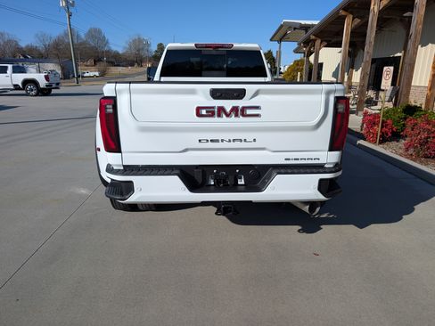 Used 2025 GMC Sierra 3500 Denali image 8