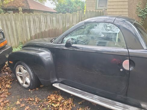 Used 2004 Chevrolet SSR w/ Preferred Equipment Group image 24