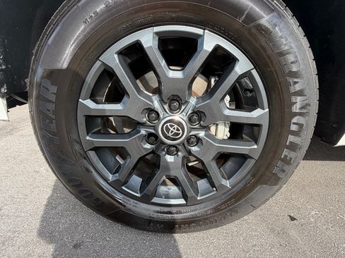 Used 2024 Toyota Tundra Platinum image 6