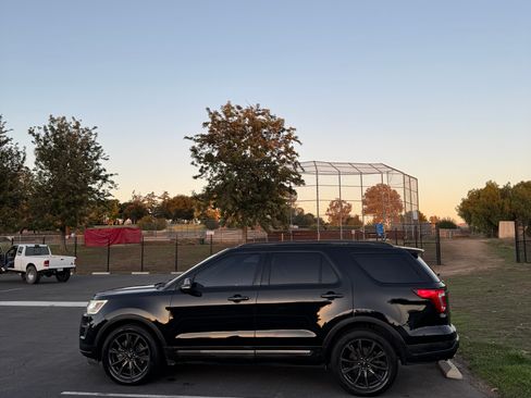 Used 2018 Ford Explorer XLT w/ Equipment Group 202A image 2