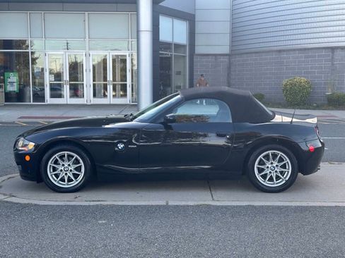 Used 2005 BMW Z4 2.5i image 6