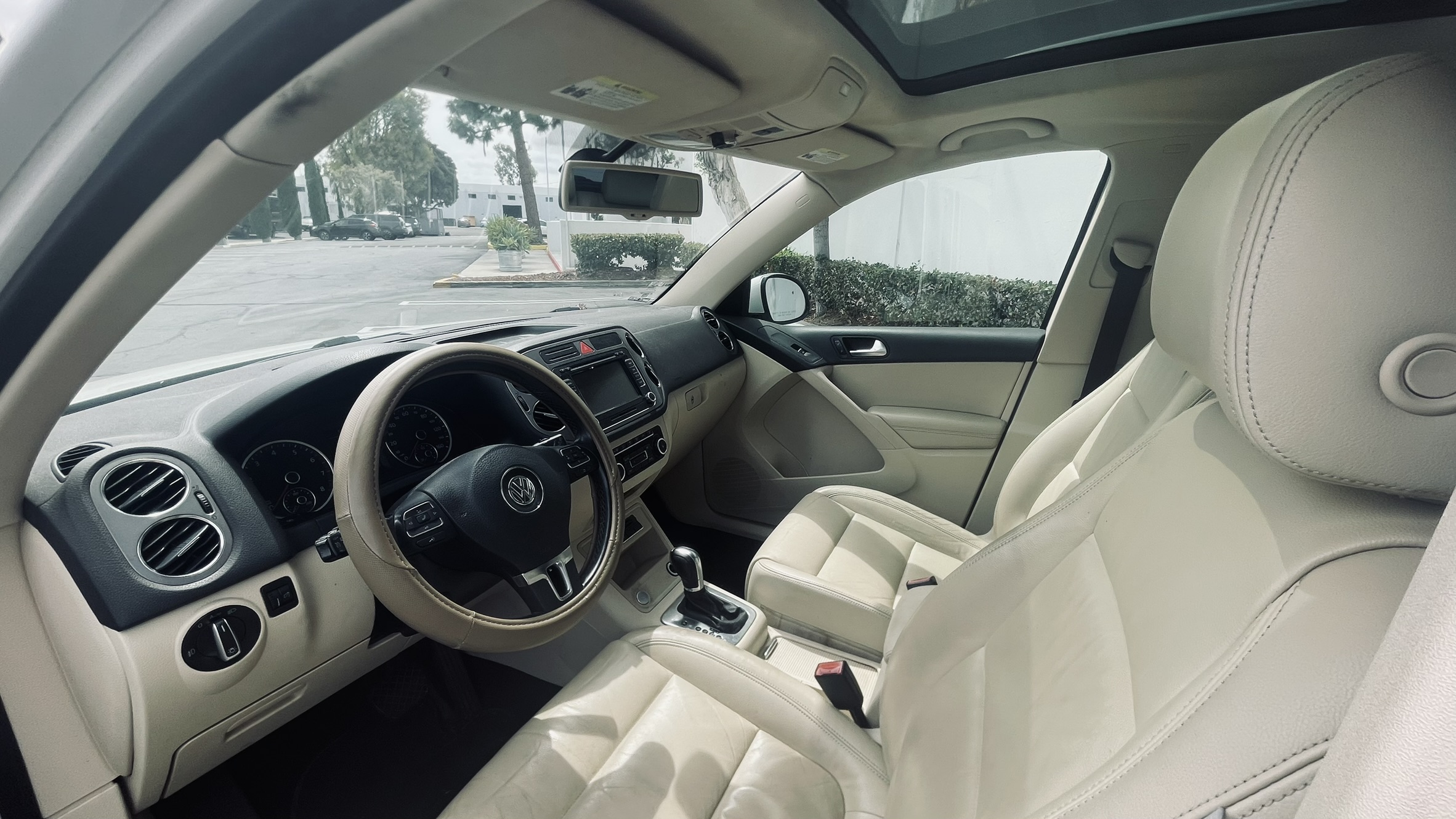 Used 2011 Volkswagen Tiguan SEL FWD image 8