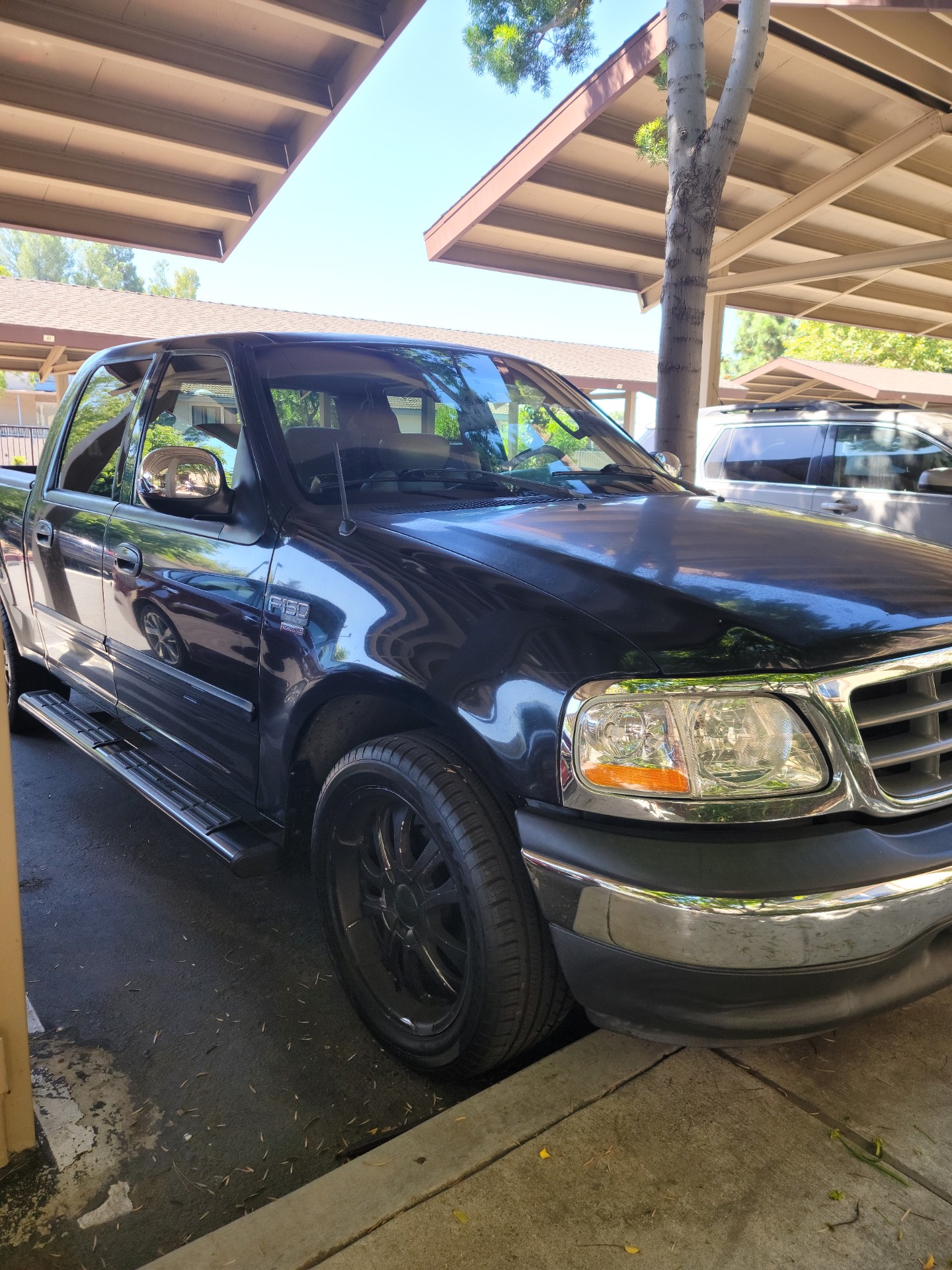 Used 2002 Ford F150 2WD SuperCrew image 1