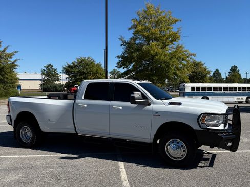 Used 2024 RAM 3500 Big Horn w/ Sport Appearance Package image 10