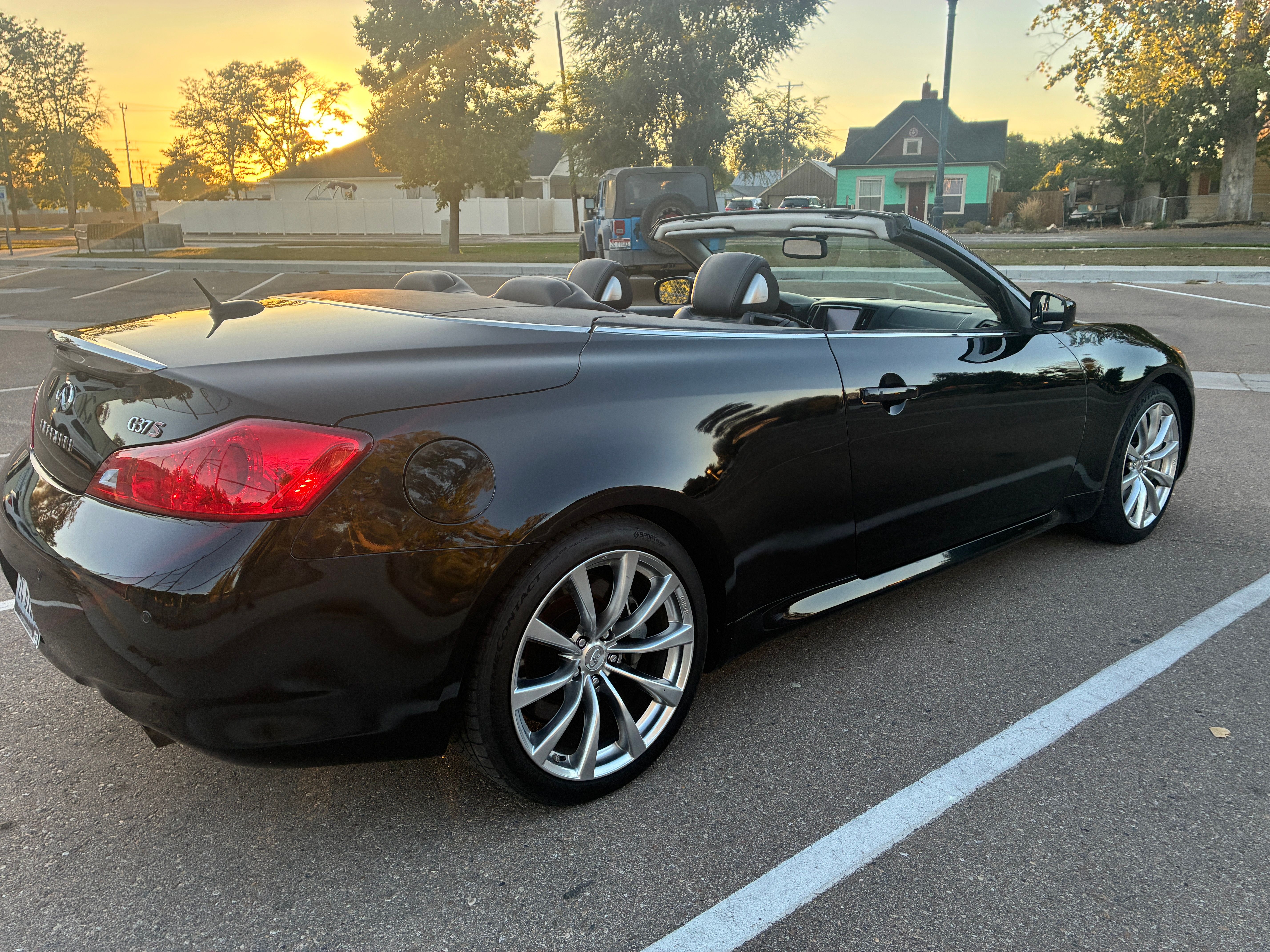 Used 2010 INFINITI G37 Sport w/ Navigation Pkg RWD image 11