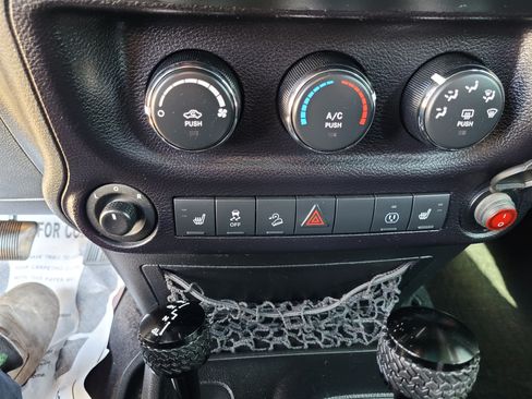 Used 2016 Jeep Wrangler Unlimited Sahara w/ Connectivity Group image 6