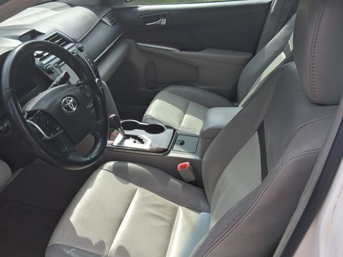 Used 2014 Toyota Camry XLE image 6
