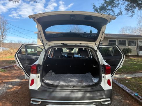 Used 2023 Kia Seltos S w/ Navigation Package image 8