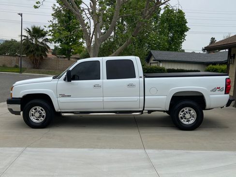Used 2005 Chevrolet Silverado 2500 LT w/ Heavy-Duty Power Package image 5