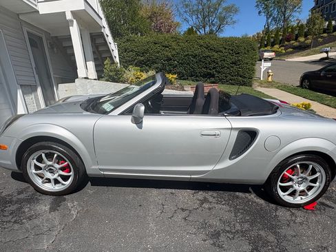 Used 2000 Toyota MR2 RWD image 2