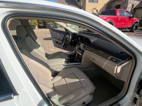 Used 2014 Mercedes-Benz E 250 BlueTEC Sedan image 18